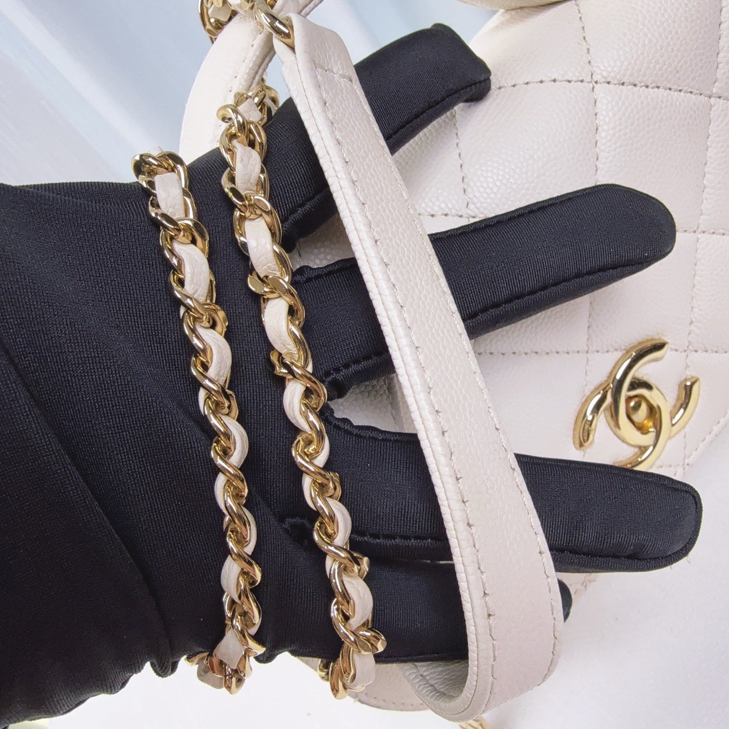 98% NEW - CHANEL White Caviar Affinity Small Flap Bag with Silver Hardware 19 x 7 x 14 cm
