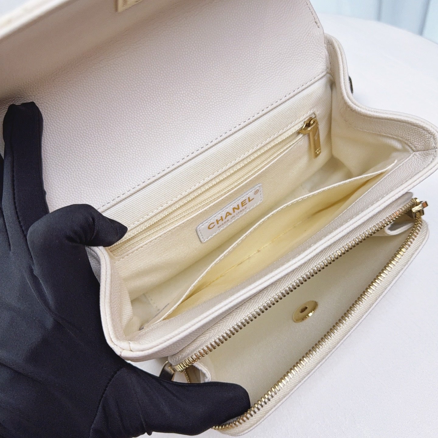 98% NEW - CHANEL White Caviar Affinity Small Flap Bag with Silver Hardware 19 x 7 x 14 cm