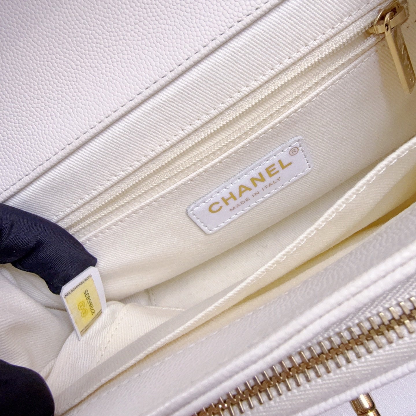 98% NEW - CHANEL White Caviar Affinity Small Flap Bag with Silver Hardware 19 x 7 x 14 cm