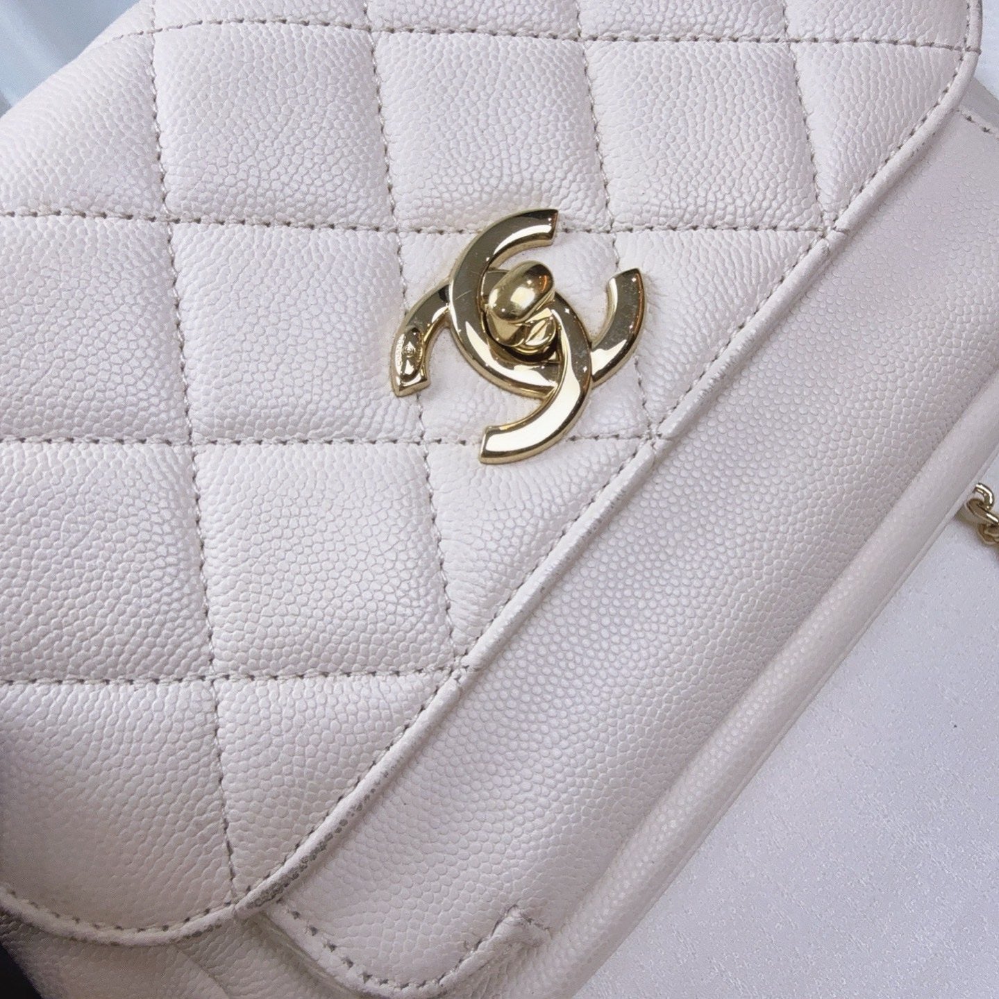 98% NEW - CHANEL White Caviar Affinity Small Flap Bag with Silver Hardware 19 x 7 x 14 cm