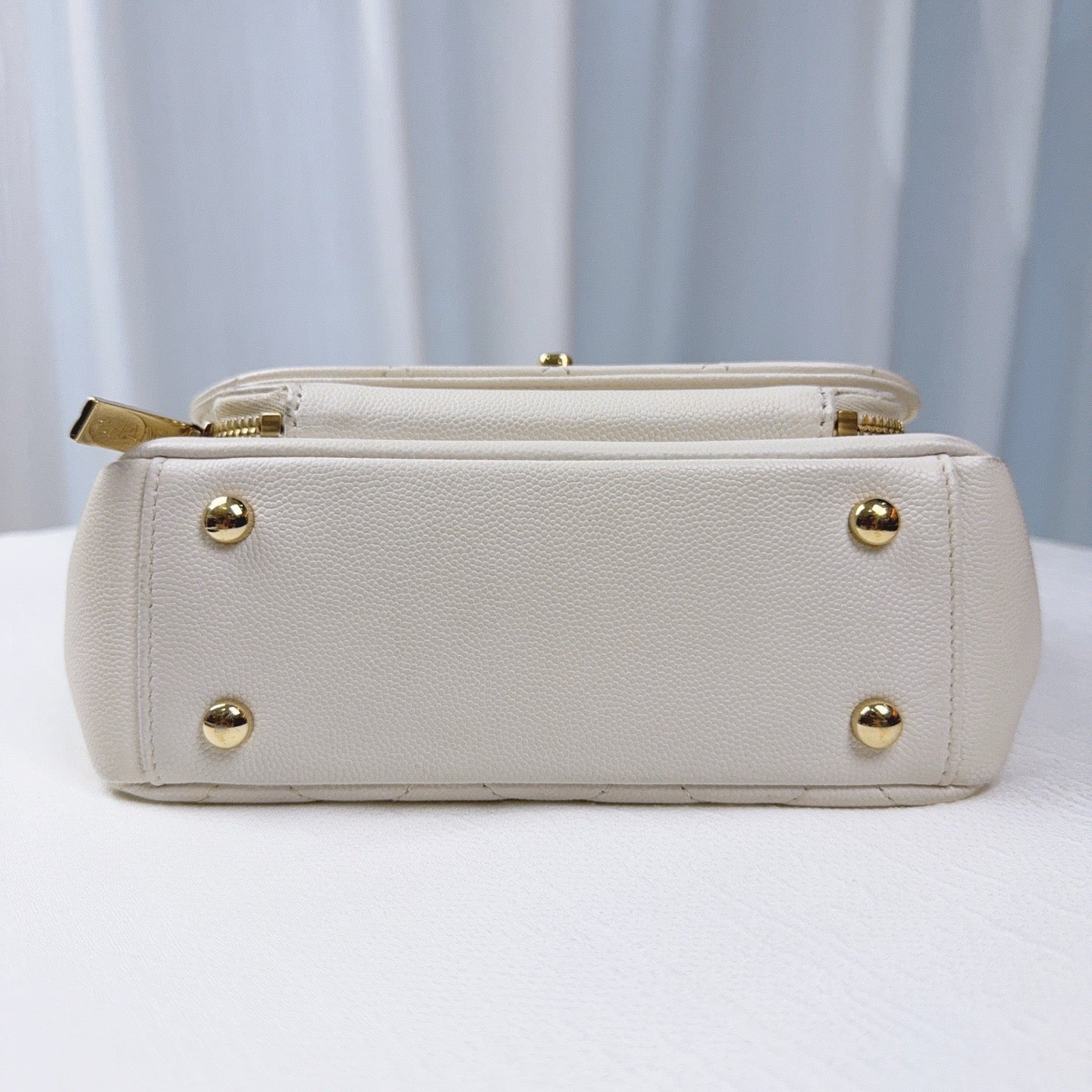 98% NEW - CHANEL White Caviar Affinity Small Flap Bag with Silver Hardware 19 x 7 x 14 cm