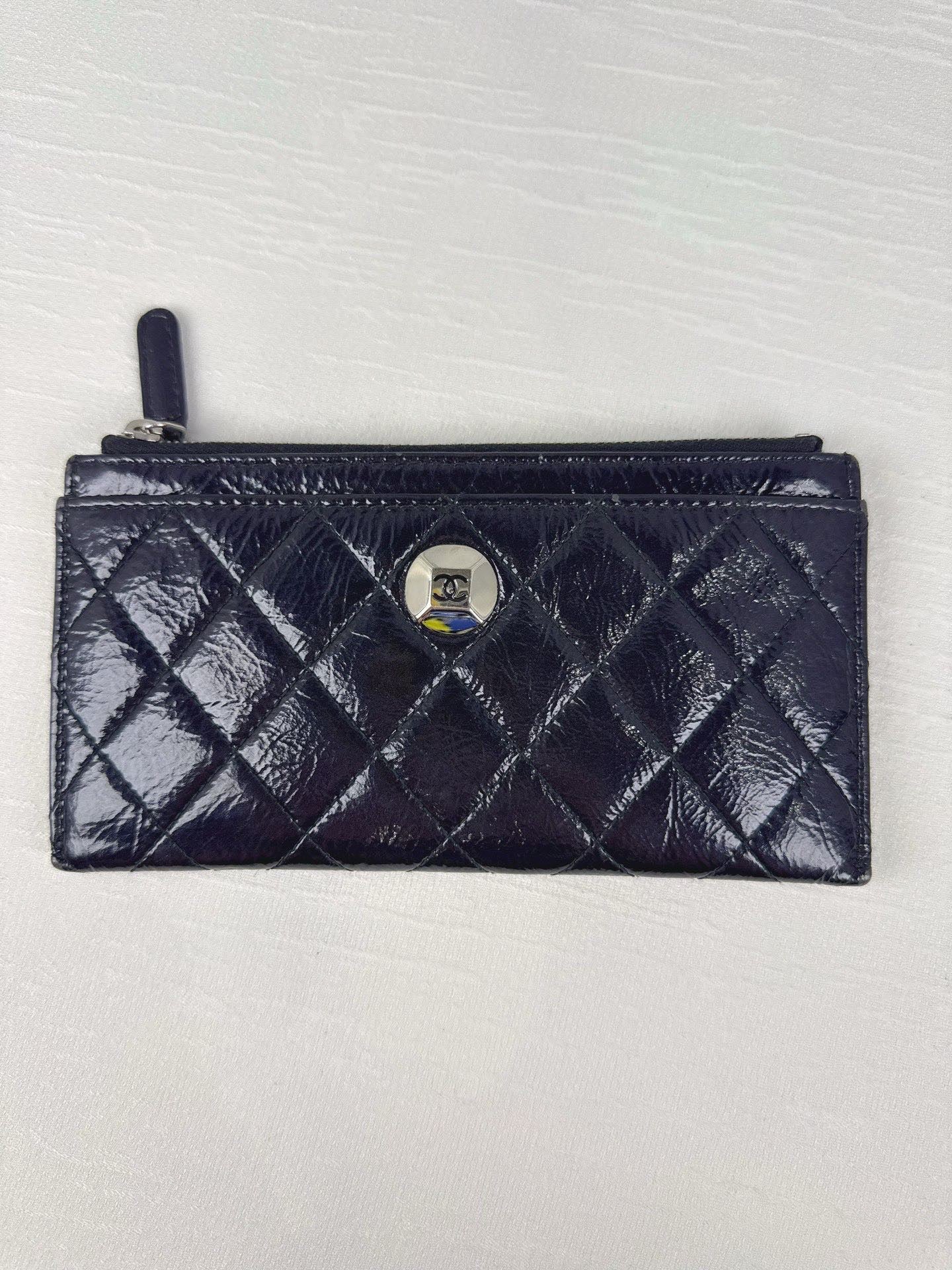 98% NEW - CHANEL Silver Lambskin Long Card Holder with Coin Pocket and Gold Hardware 19 x 1 x 10 cm
