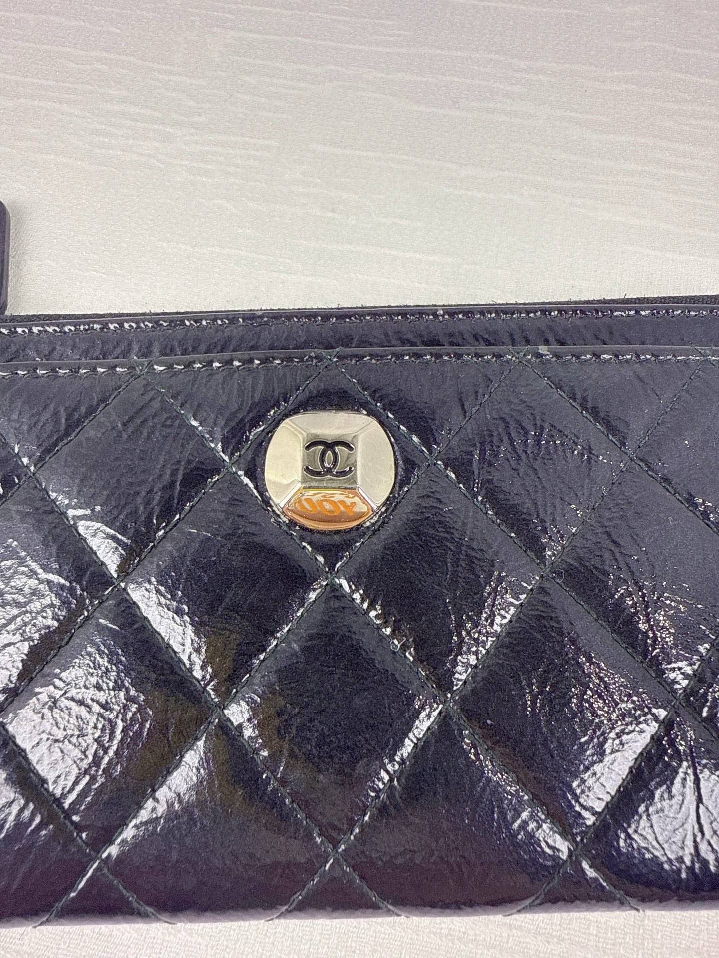98% NEW - CHANEL Silver Lambskin Long Card Holder with Coin Pocket and Gold Hardware 19 x 1 x 10 cm