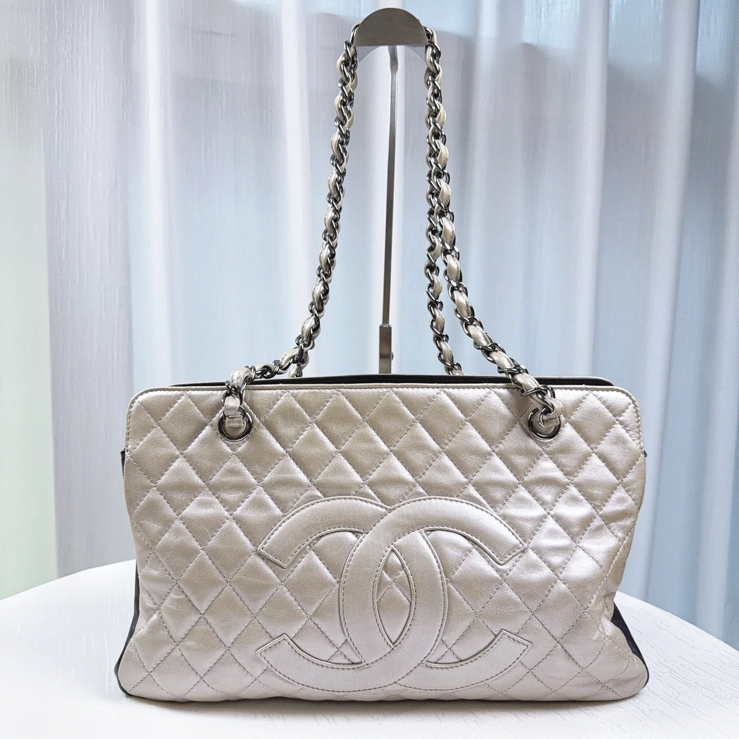 97% NEW - CHANEL GST Medium Black & White Caviar Leather Tote with Silver Hardware 32 x 10 x 20 cm