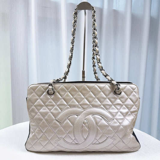 97% NEW - CHANEL GST Medium Black & White Caviar Leather Tote with Silver Hardware 32 x 10 x 20 cm