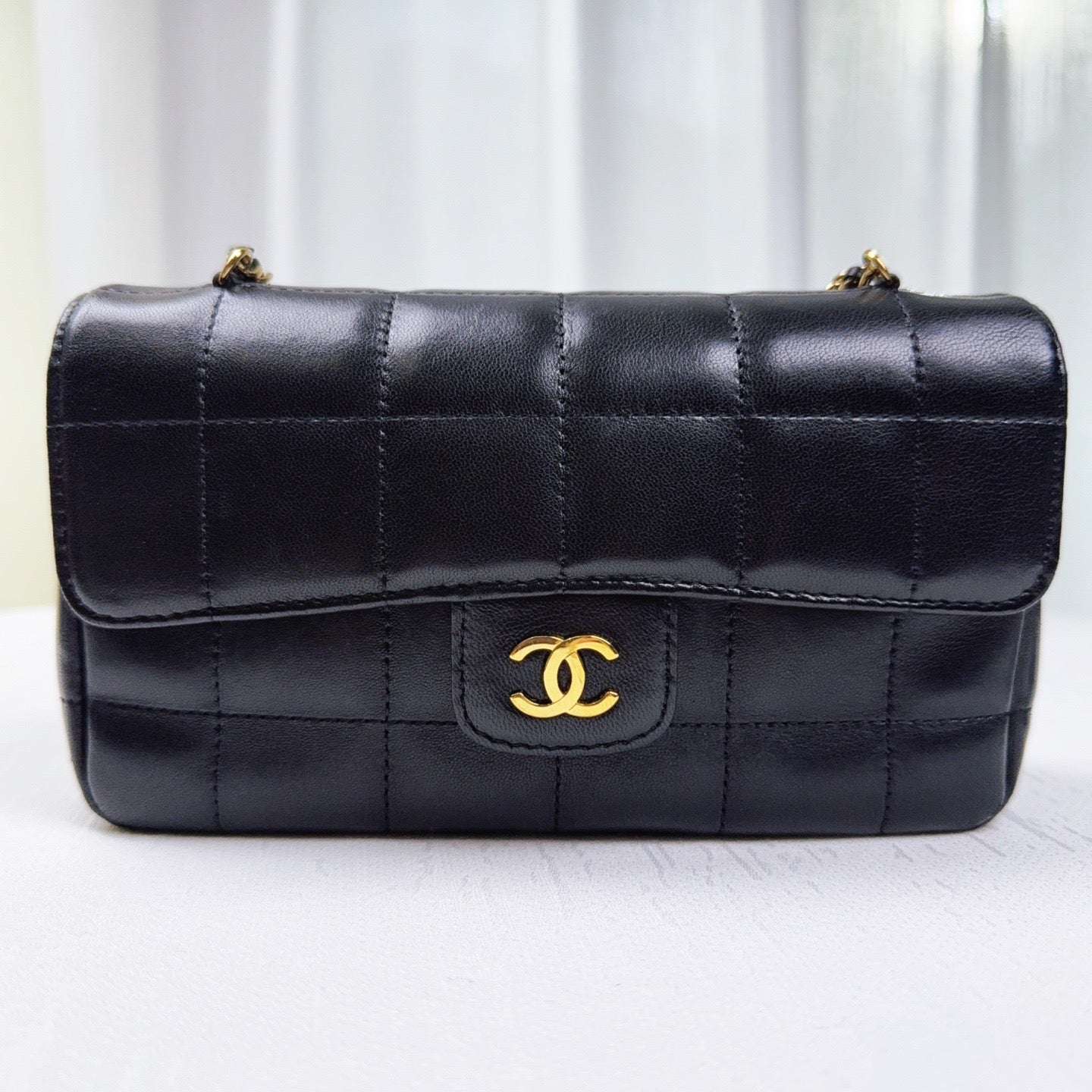 98% NEW - CHANEL Mini Ice Cube Black Lambskin with Gold Hardware 8×6×10cm