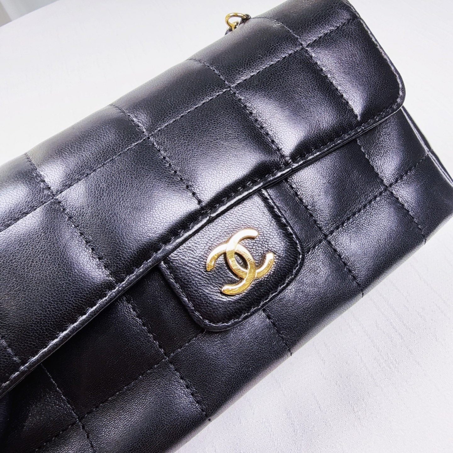 98% NEW - CHANEL Mini Ice Cube Black Lambskin with Gold Hardware 8×6×10cm