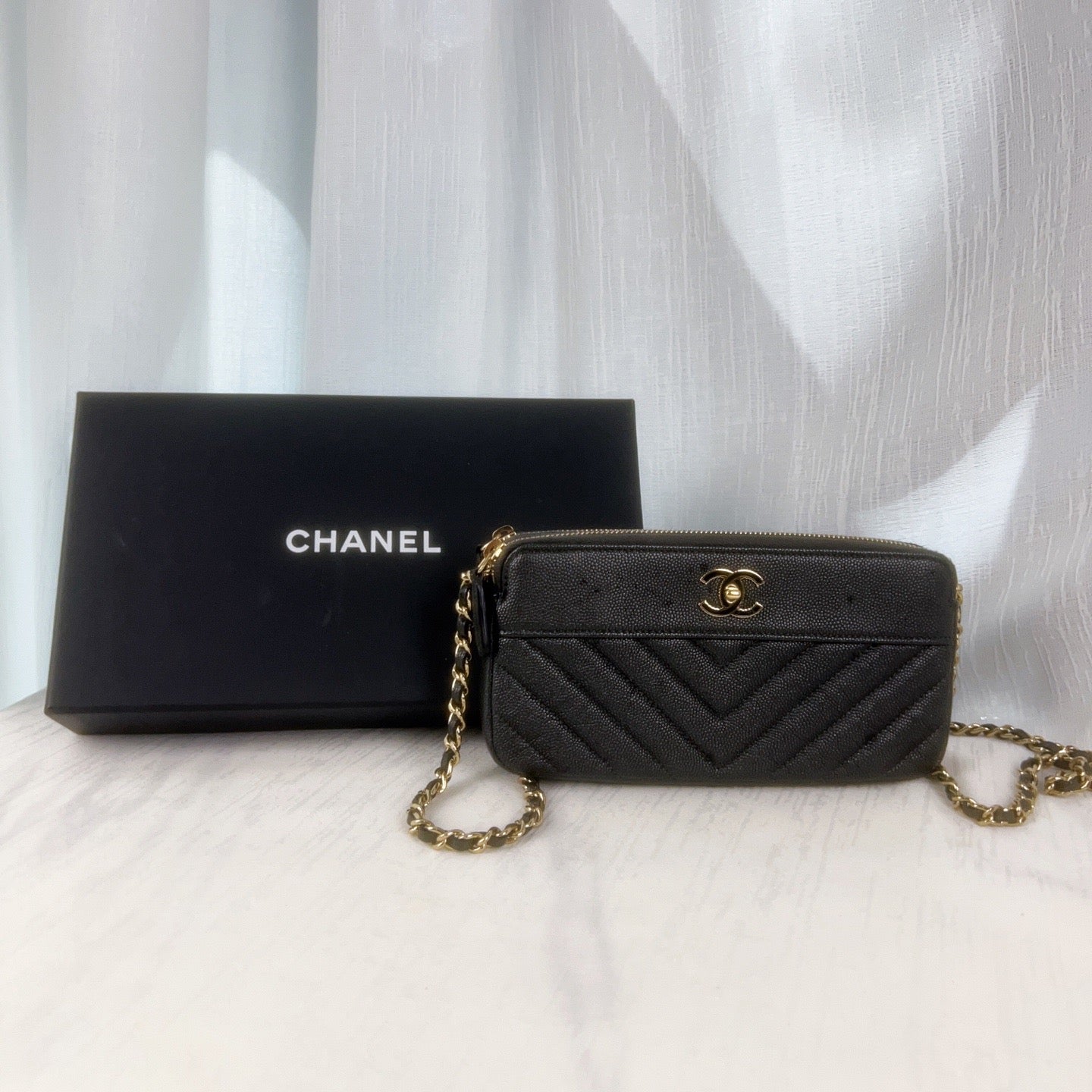 98% NEW - CHANEL WOC in Black Caviar Leather with Enamel CC Clasp and Gold Hardware 19×3×9cm