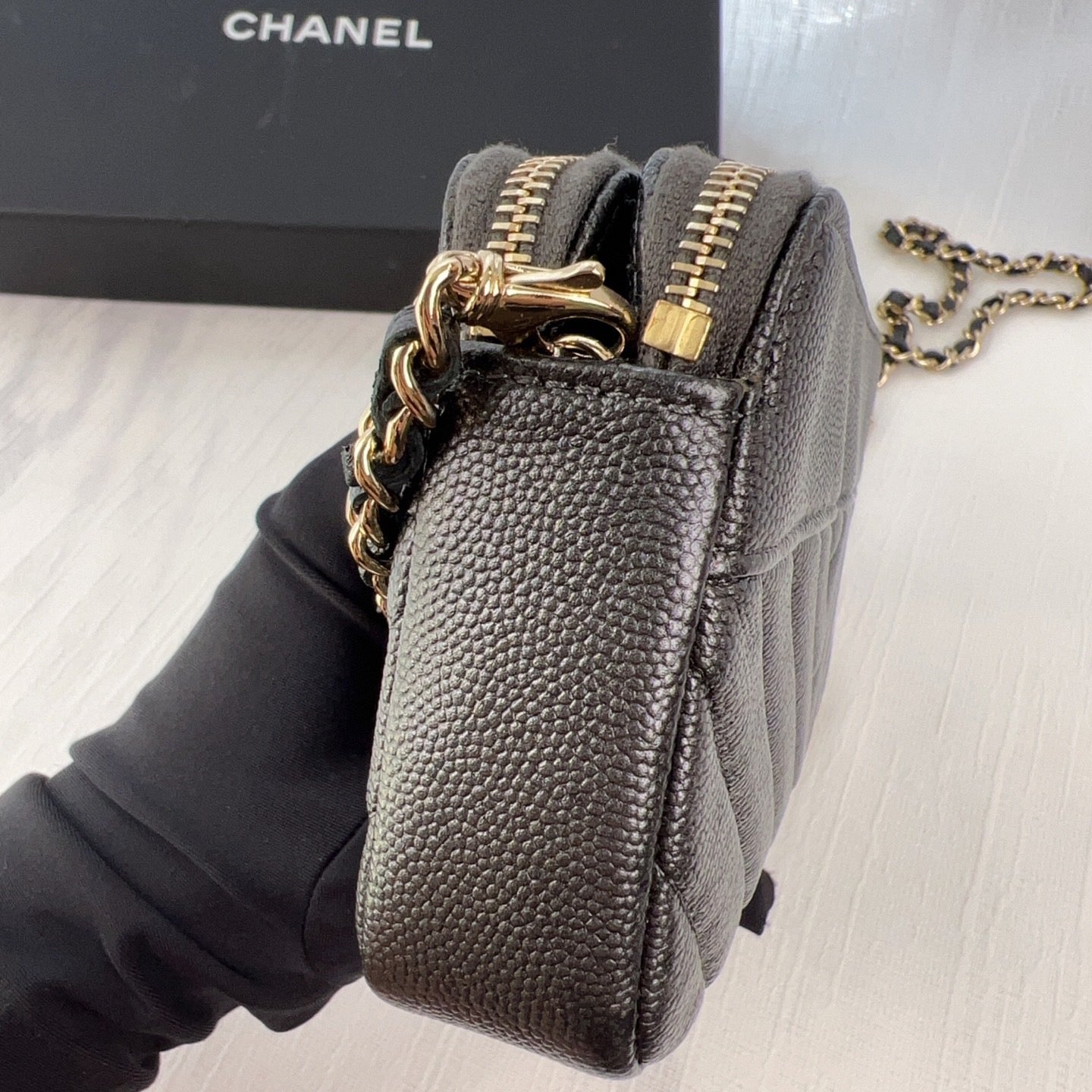 98% NEW - CHANEL WOC in Black Caviar Leather with Enamel CC Clasp and Gold Hardware 19×3×9cm