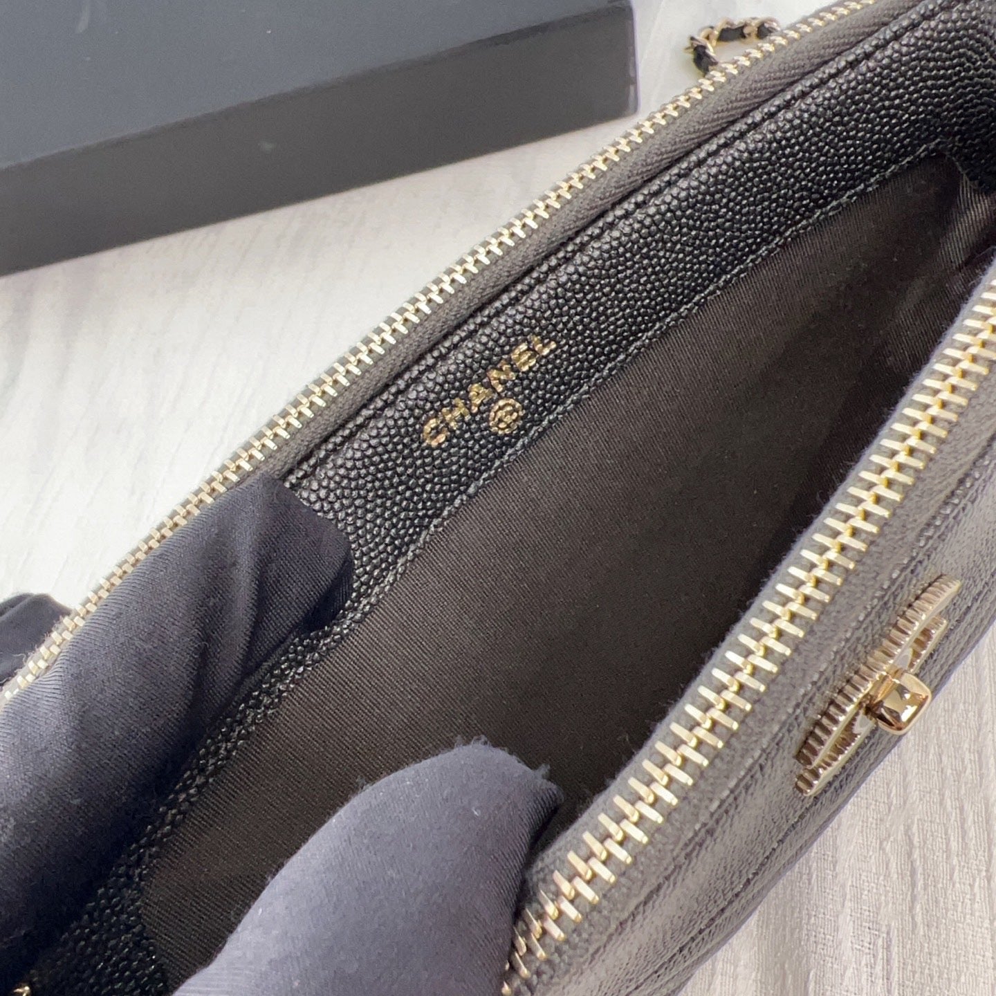 98% NEW - CHANEL WOC in Black Caviar Leather with Enamel CC Clasp and Gold Hardware 19×3×9cm