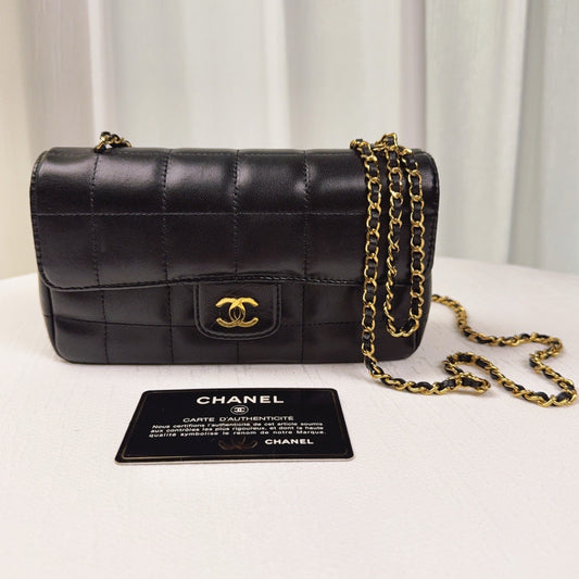 98% NEW - CHANEL Mini Ice Cube Black Lambskin with Gold Hardware 8×6×10cm